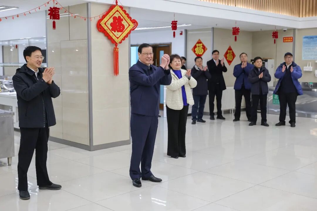 马年开工首日，最高检领导集体走访看望机关干部职工